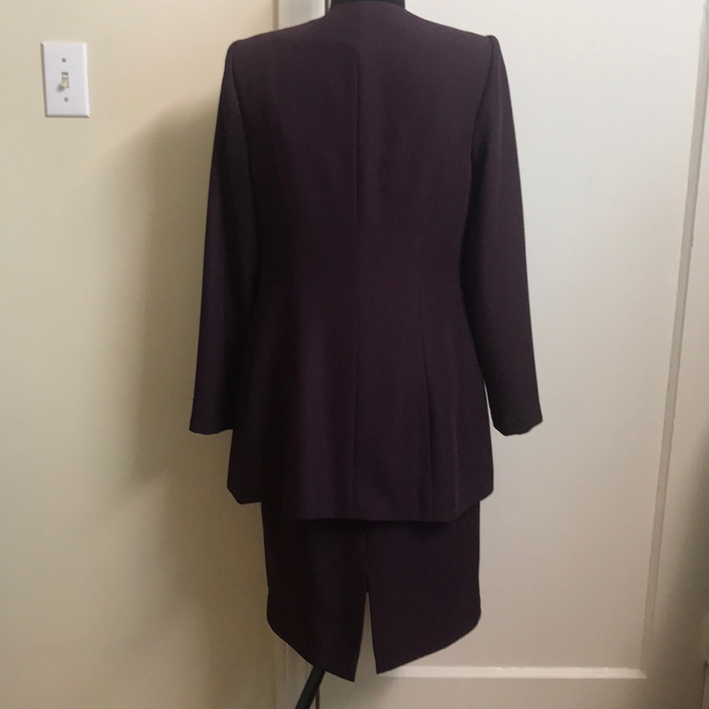 suit - Picture 2 of 6